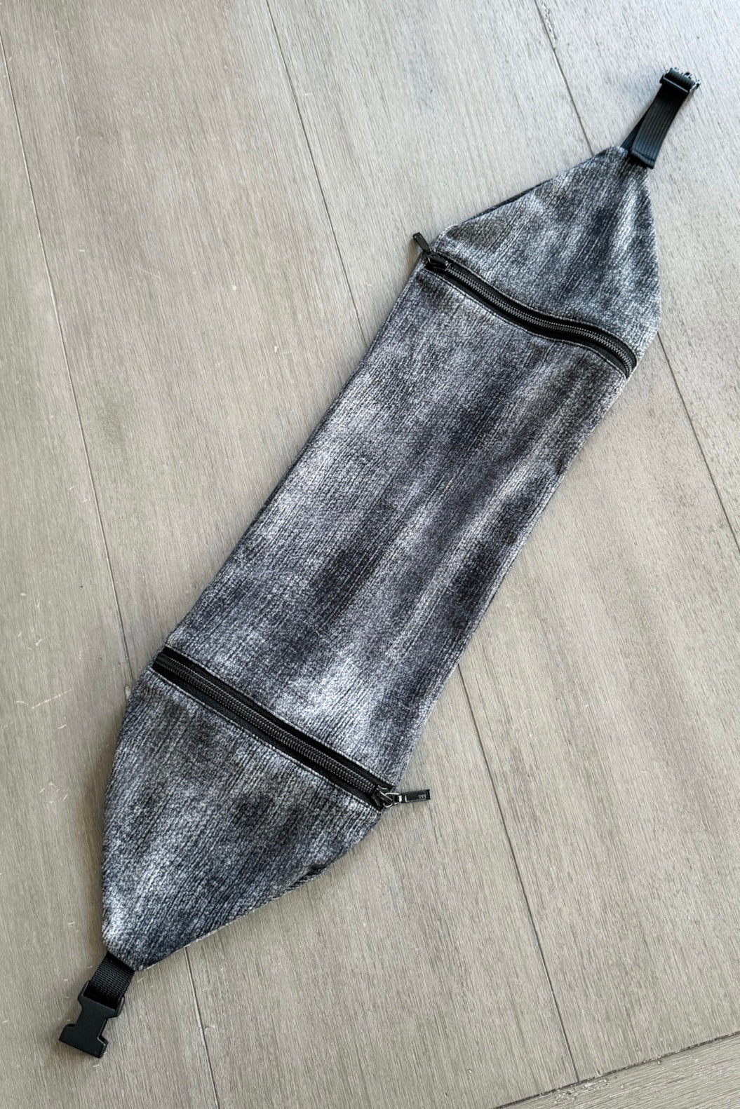 Packable Headrest in Charcoal Distressed Print