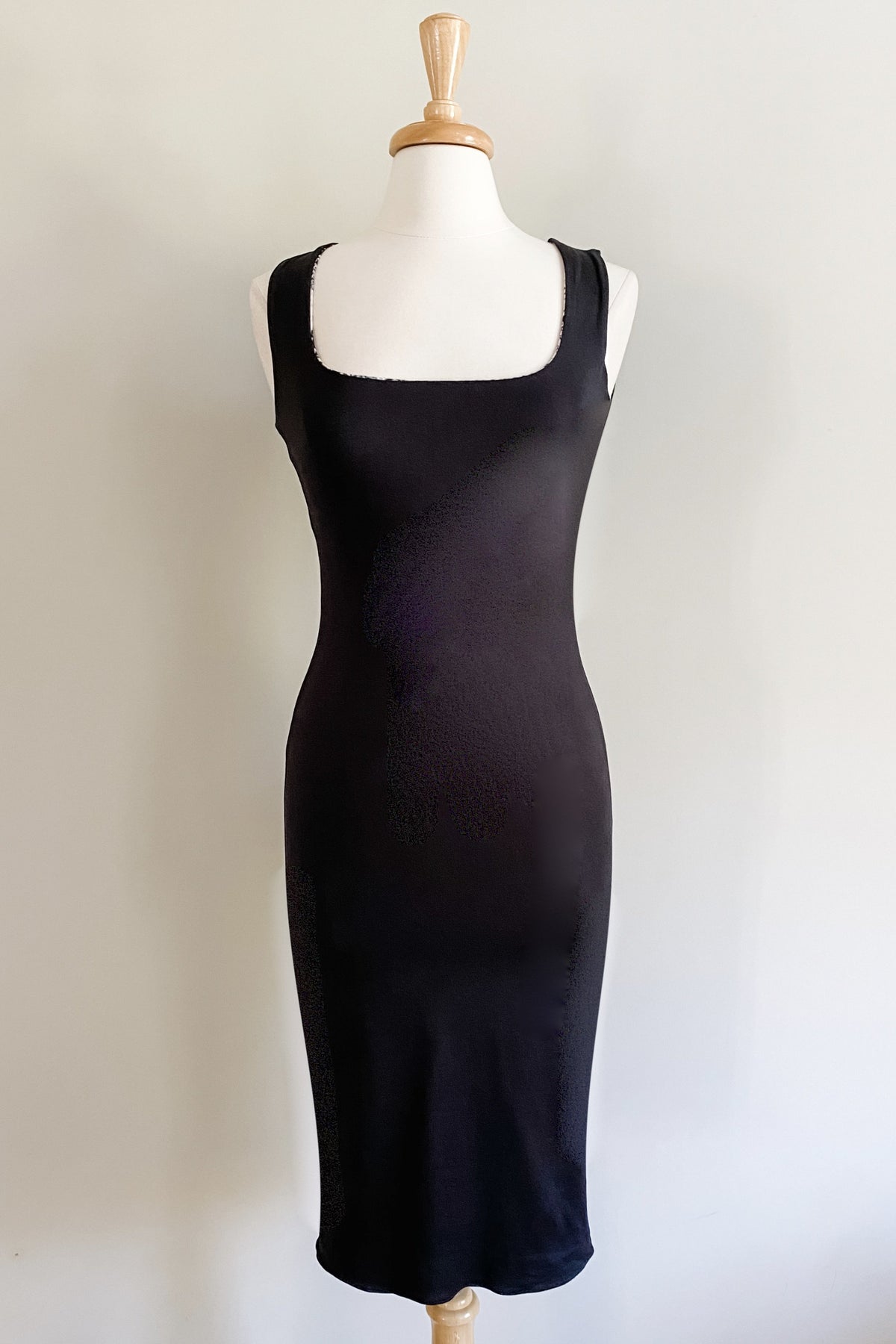 Diane Kroe Sheath Dress in Black Color