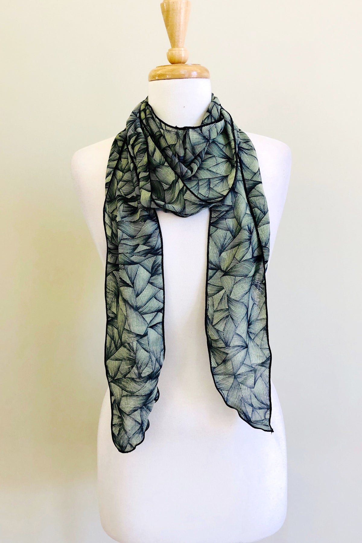 Diane Kroe - Scalloped Versatile Sash in Shattered Print (Shattered Green)