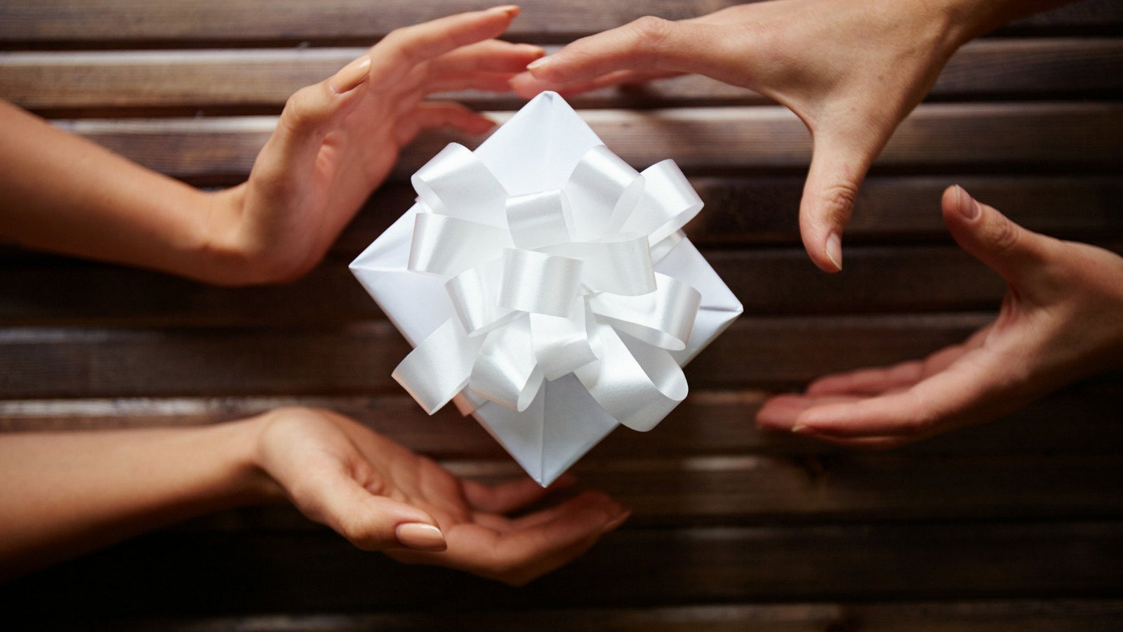 Holiday Shopping Guide| Tips on finding the perfect gift in 2016