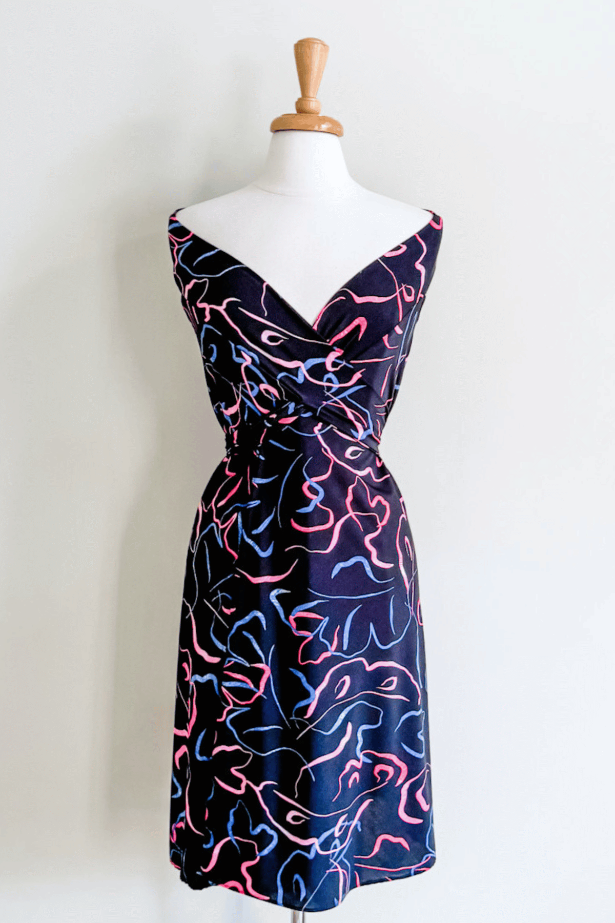 Short Goddess Dress in Red Ribbon