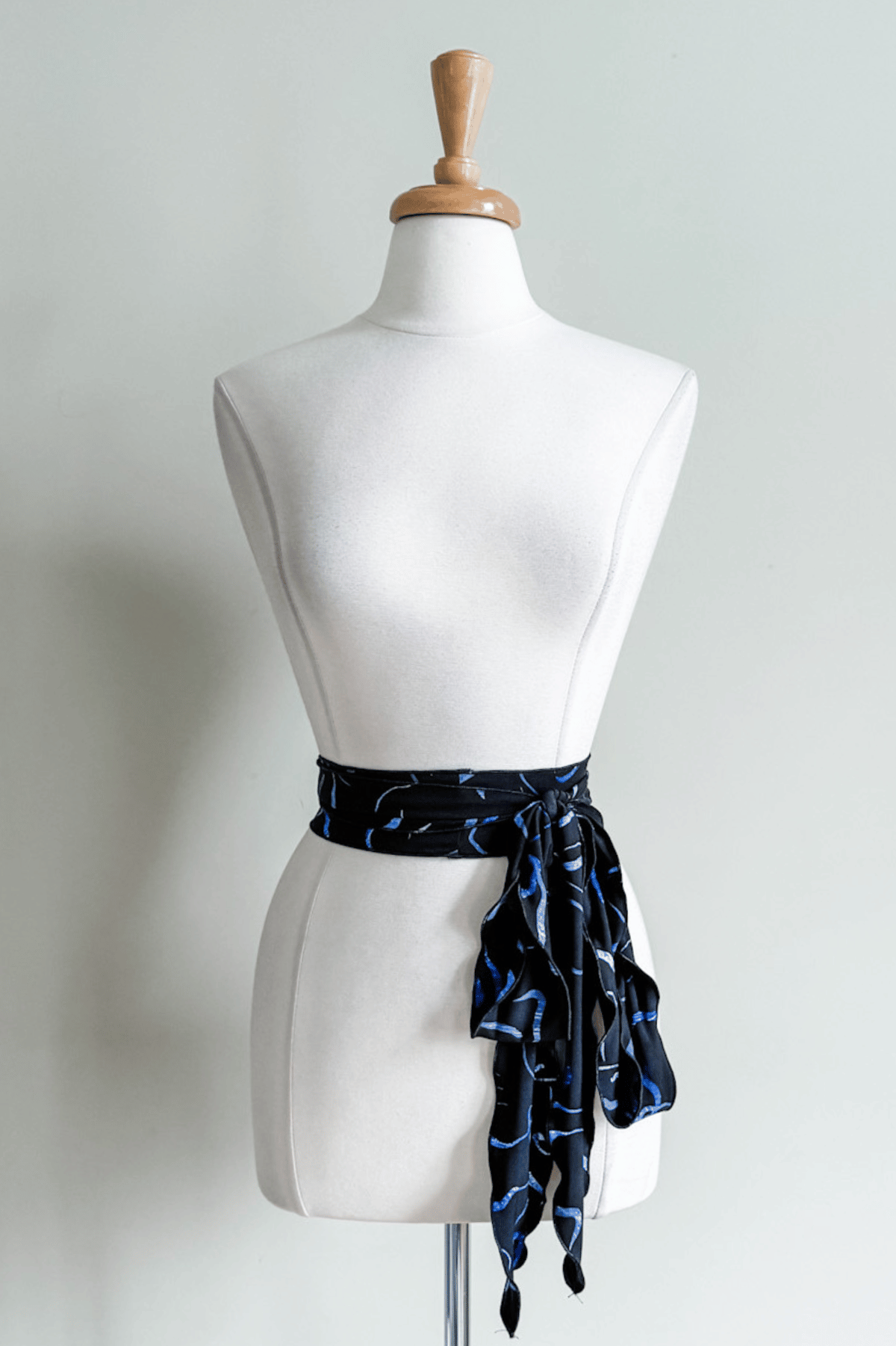 Skinny Sash in Blue Ribbon print