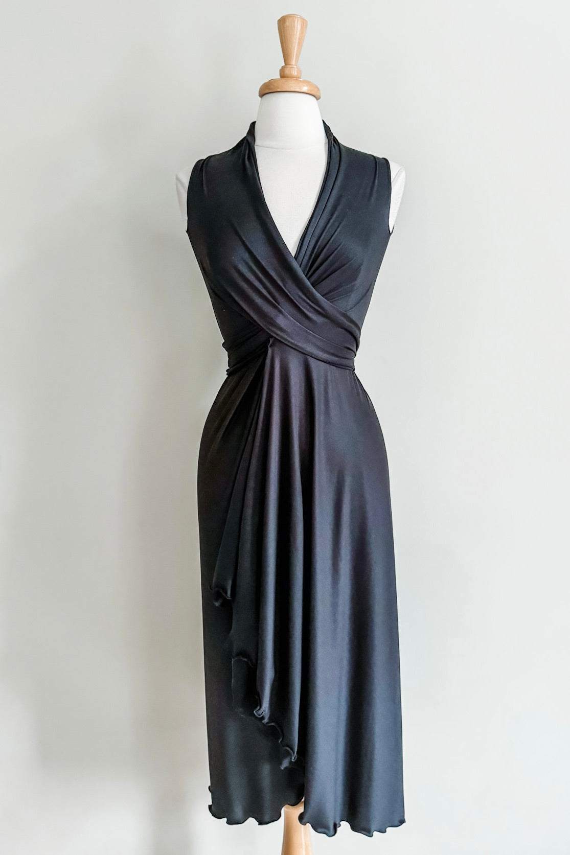 Goddess Long Dress Holiday Edition 2023 | Diane Kroe Goddess Long Dress Holiday Edition 2023 | Diane Kroe
