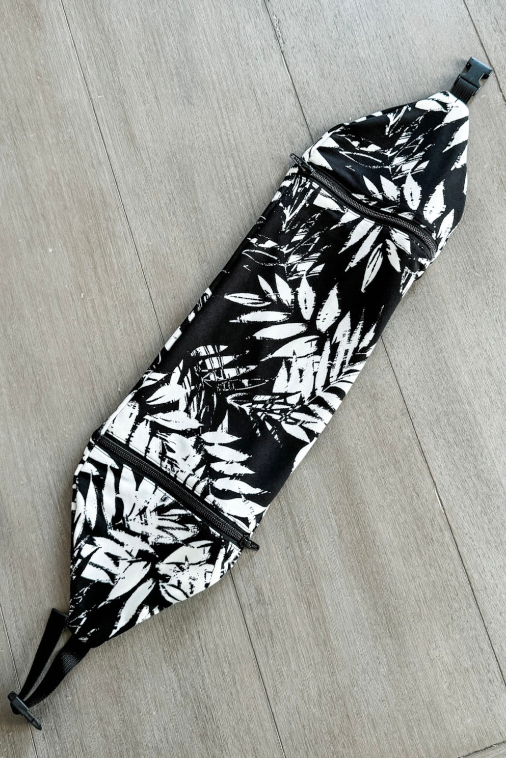 Packable Headrest in Midnight Palm Print