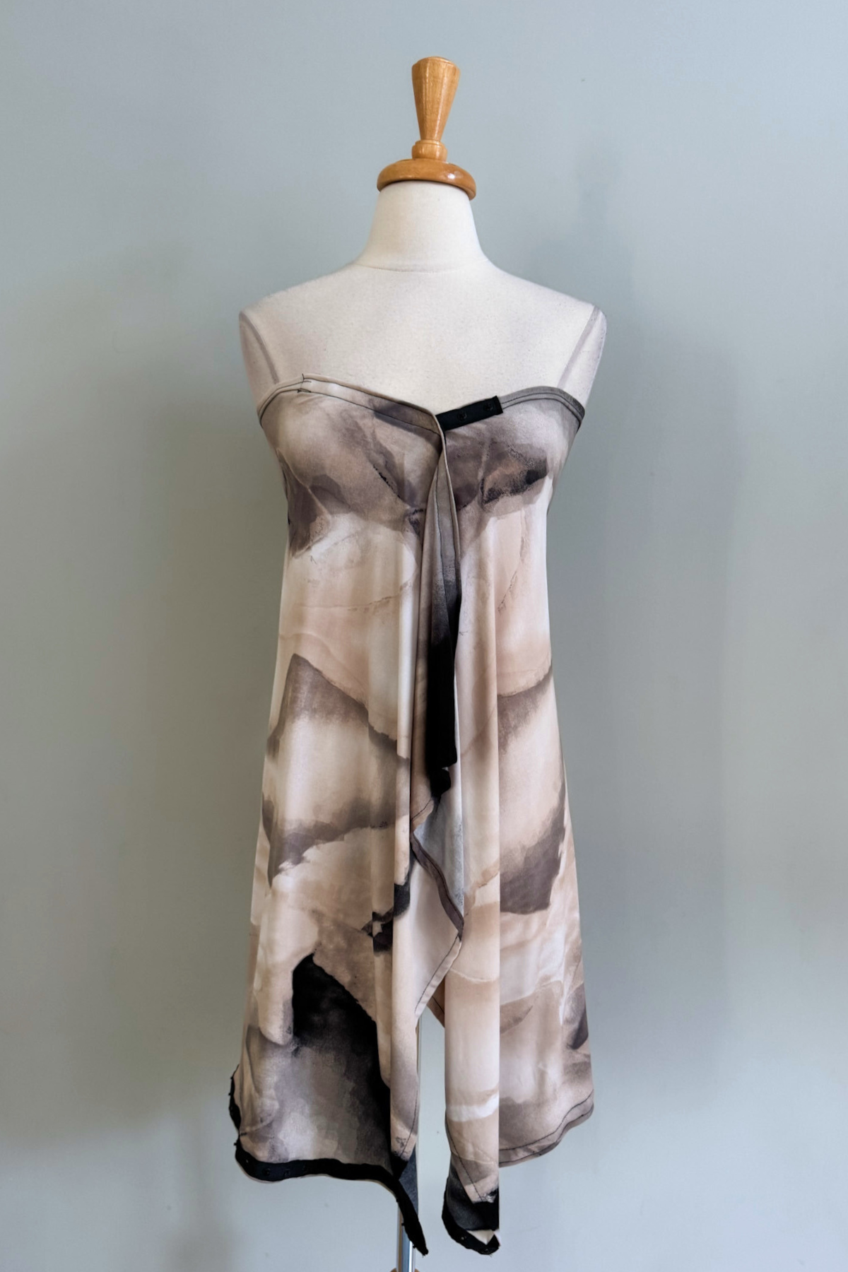 Oasis Sand print Carry-on Cozy worn as a dress on a mannequin against a plain background