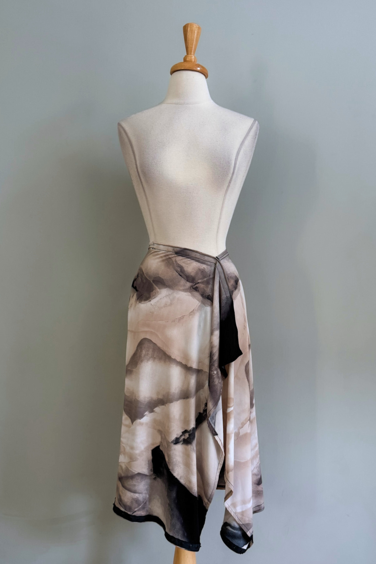 Oasis Sand print Carry-on Cozy worn as a skirt on a mannequin against a plain background