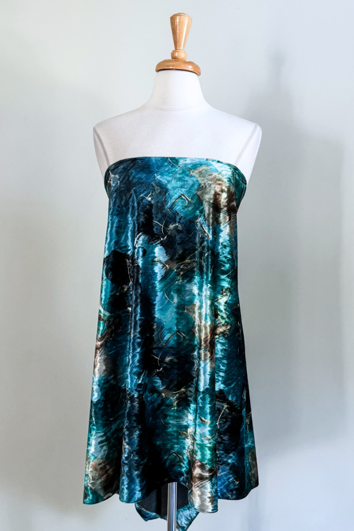 Diane Kroe Turquoise Marble Endless styled as a chic and versatile dress