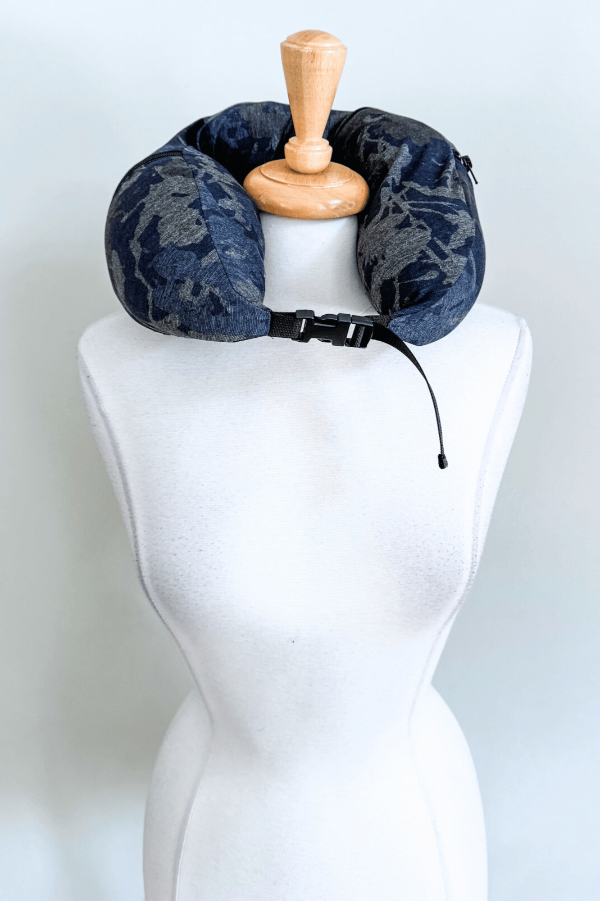 Packable Headrest in Navy Floral print from Diane Kroe