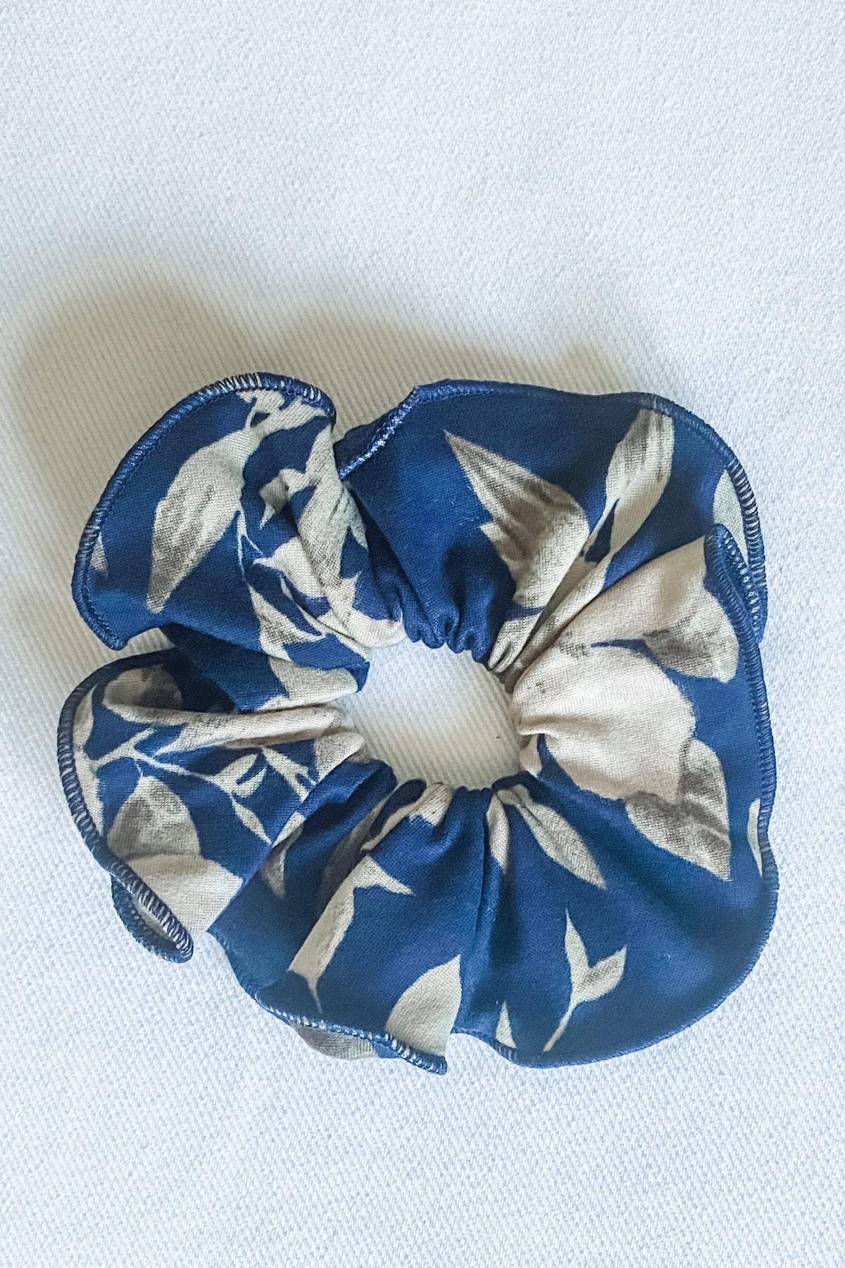 Daine Kroe - Scrunchies in Brushed Venezia (Navy Cream Floral)