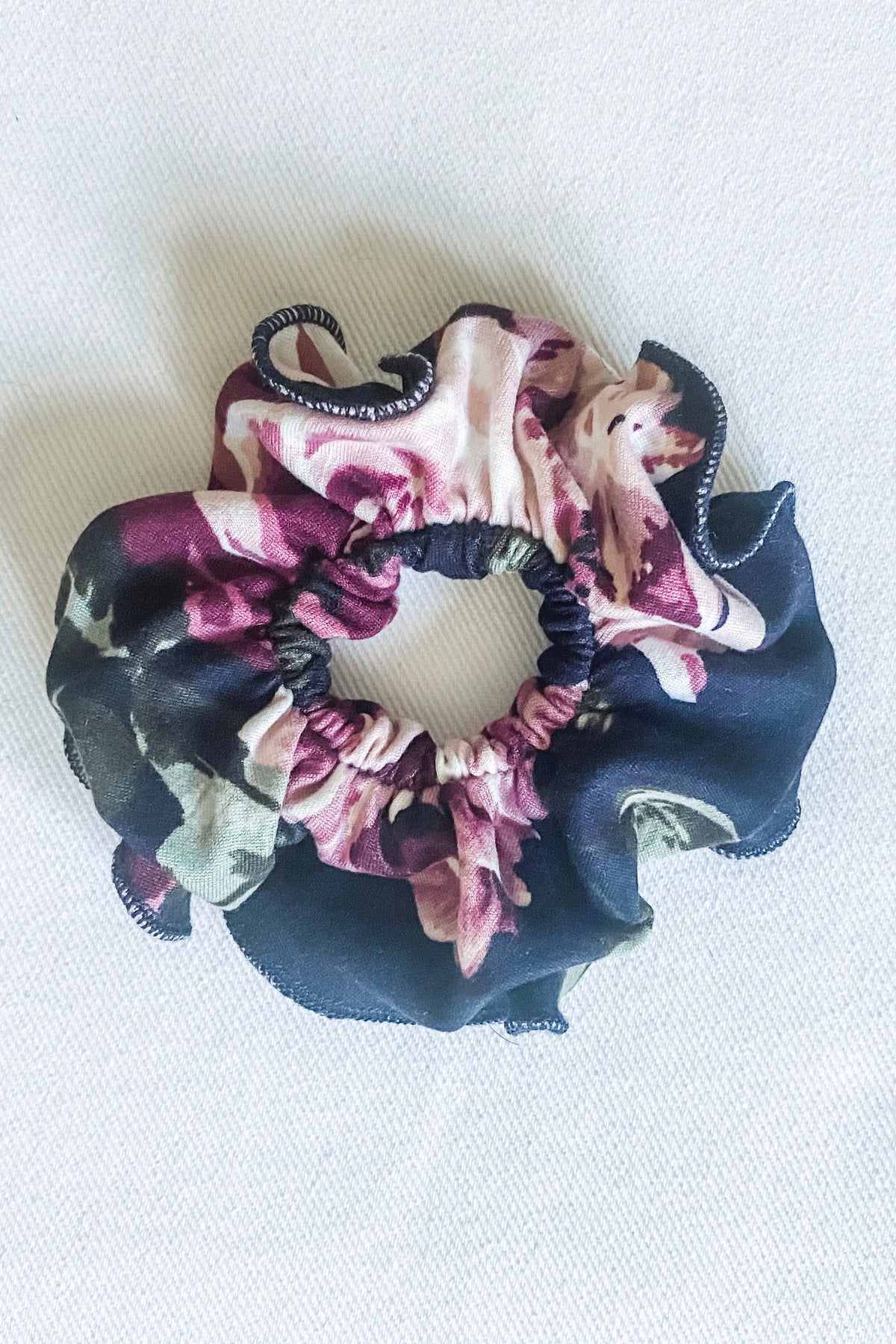 Daine Kroe - Scrunchies in Brushed Venezia (Pink Navy Floral)