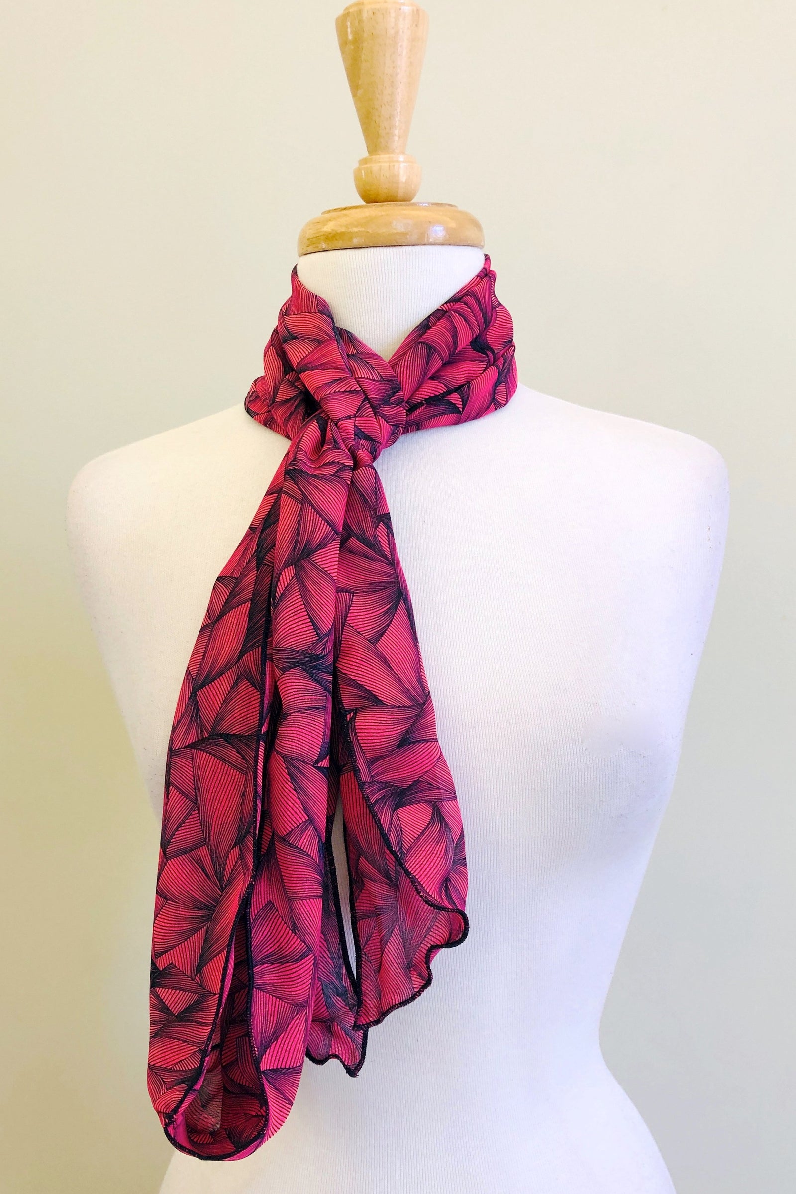 Diane Kroe - Scalloped Versatile Sash in Shattered Print (Shattered Red)