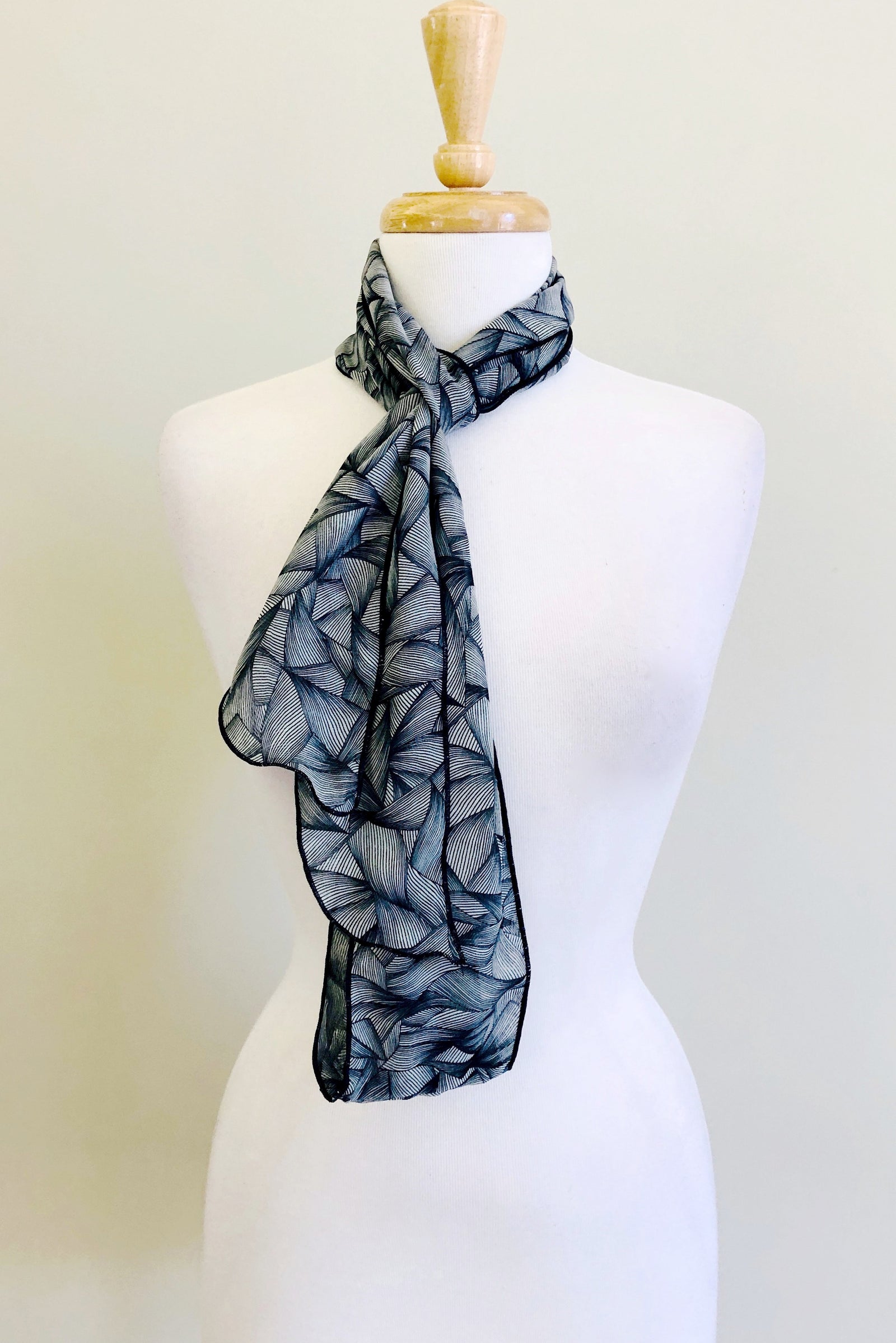 Diane Kroe - Scalloped Versatile Sash in Shattered Print (Shattered Green)