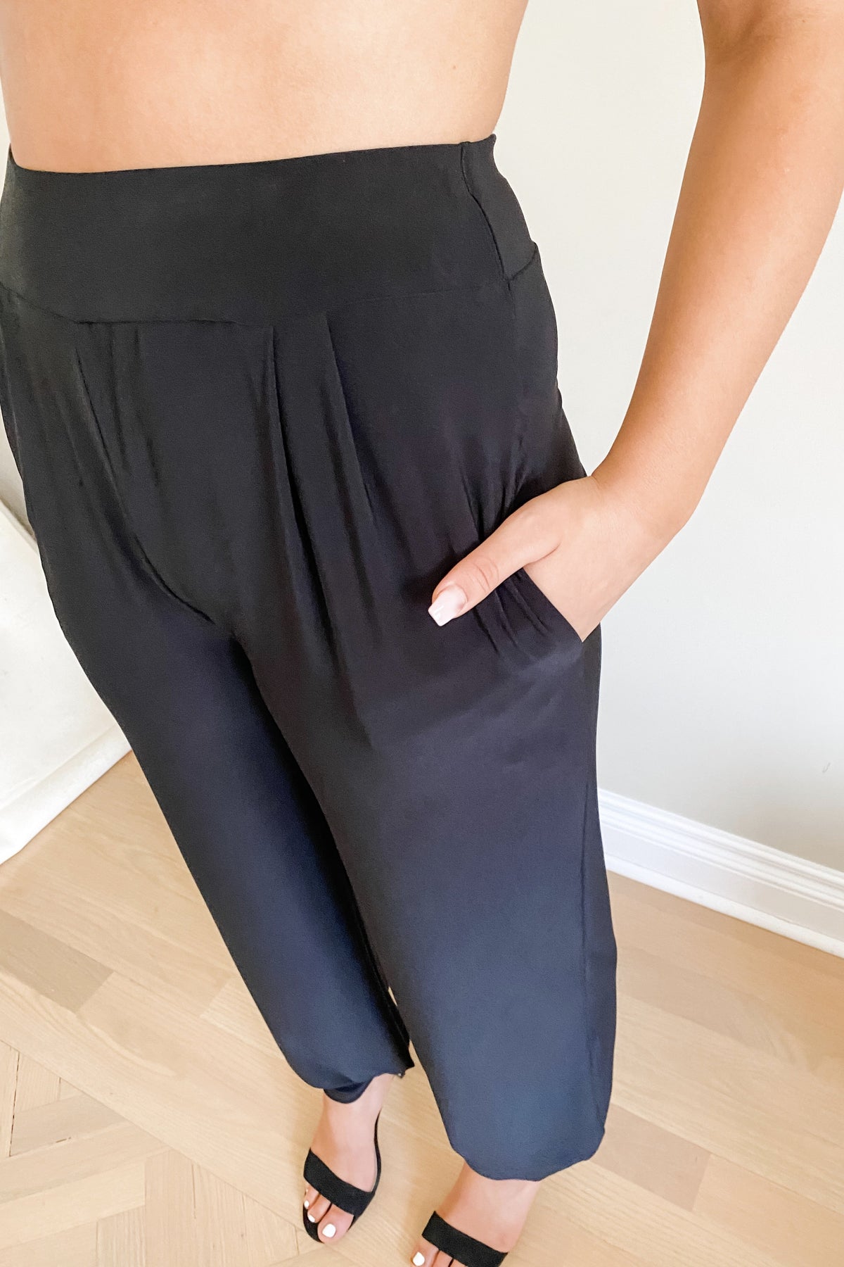 Pocket Pants : Wide-leg to Dressy Joggers side view pocket