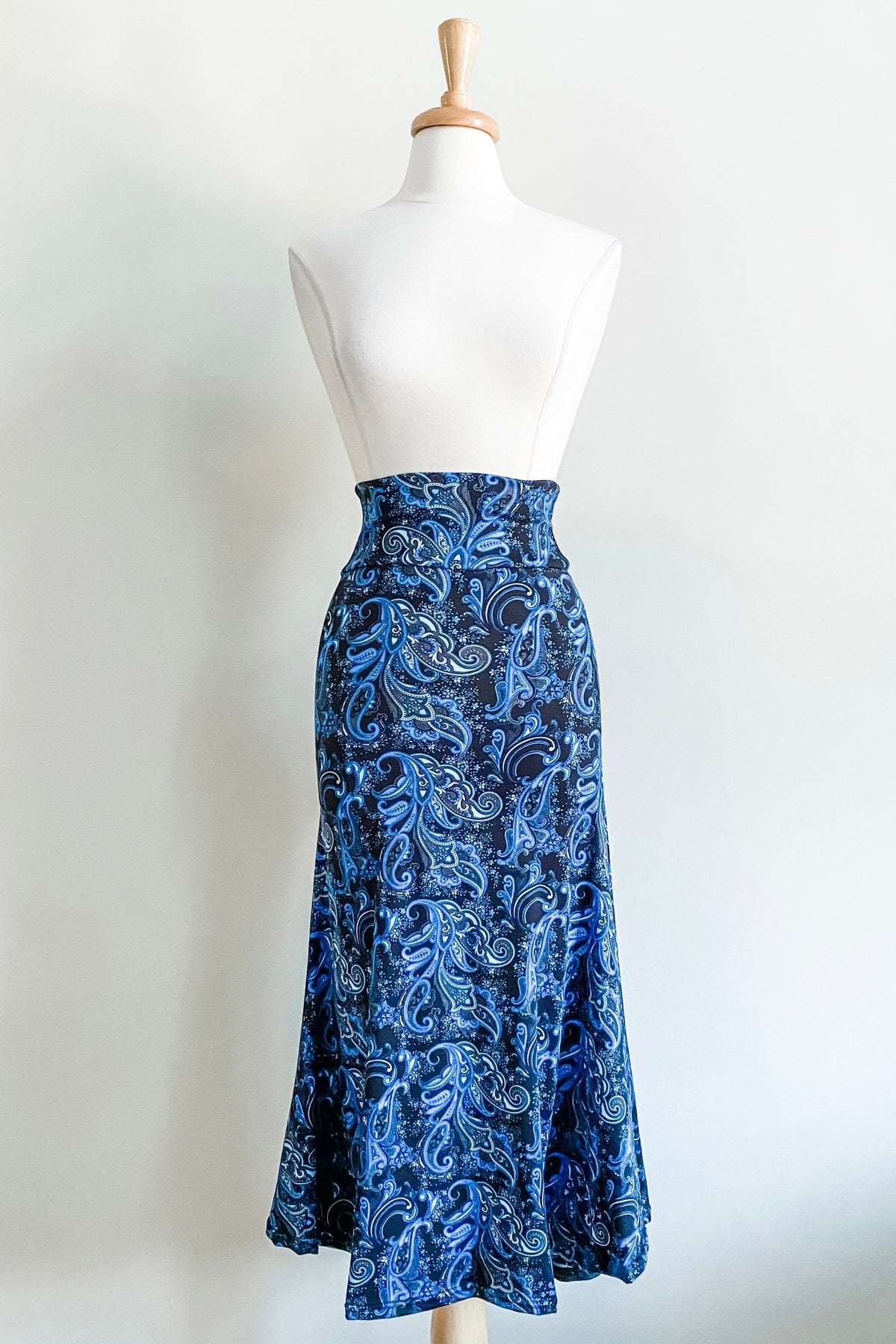 Diane Kroe Wear-Ever Skirt Dress (Blue Paisley) - The Classic Capsule Collection